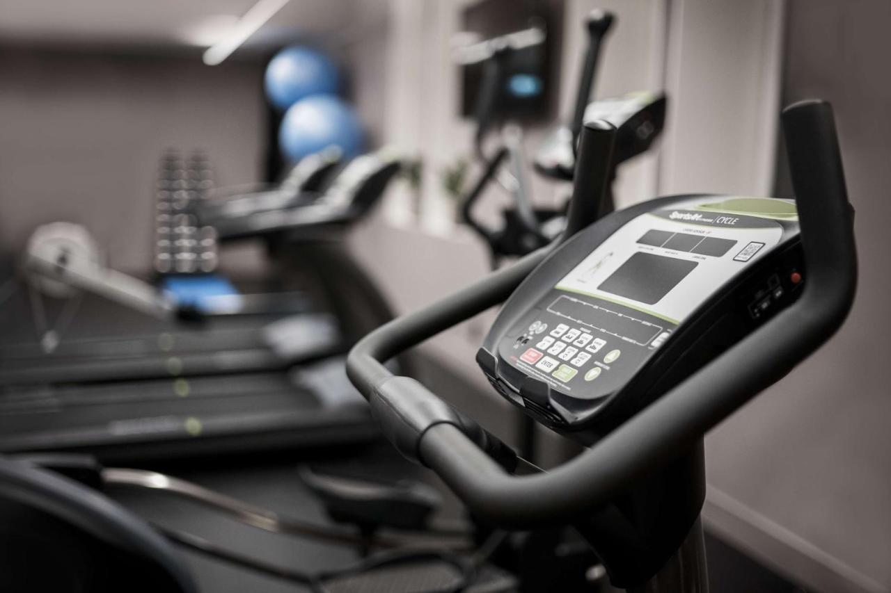 เรดิสัน คอลเลคชั่น สแตรนด์ โฮเต็ล สต็อกโฮล์ม Hotel ภายนอก รูปภาพ A treadmill