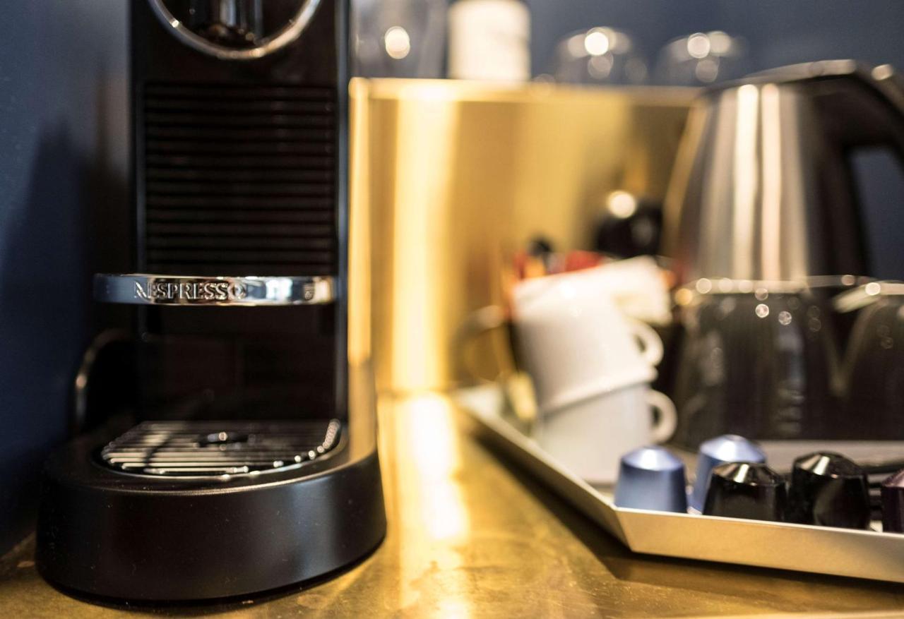 เรดิสัน คอลเลคชั่น สแตรนด์ โฮเต็ล สต็อกโฮล์ม Hotel ภายนอก รูปภาพ A Nespresso Vertuoline coffee machine