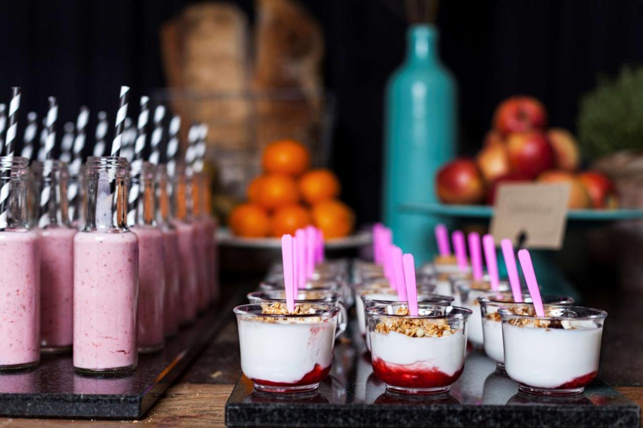 เรดิสัน คอลเลคชั่น สแตรนด์ โฮเต็ล สต็อกโฮล์ม Hotel ภายนอก รูปภาพ Yogurt with fruit