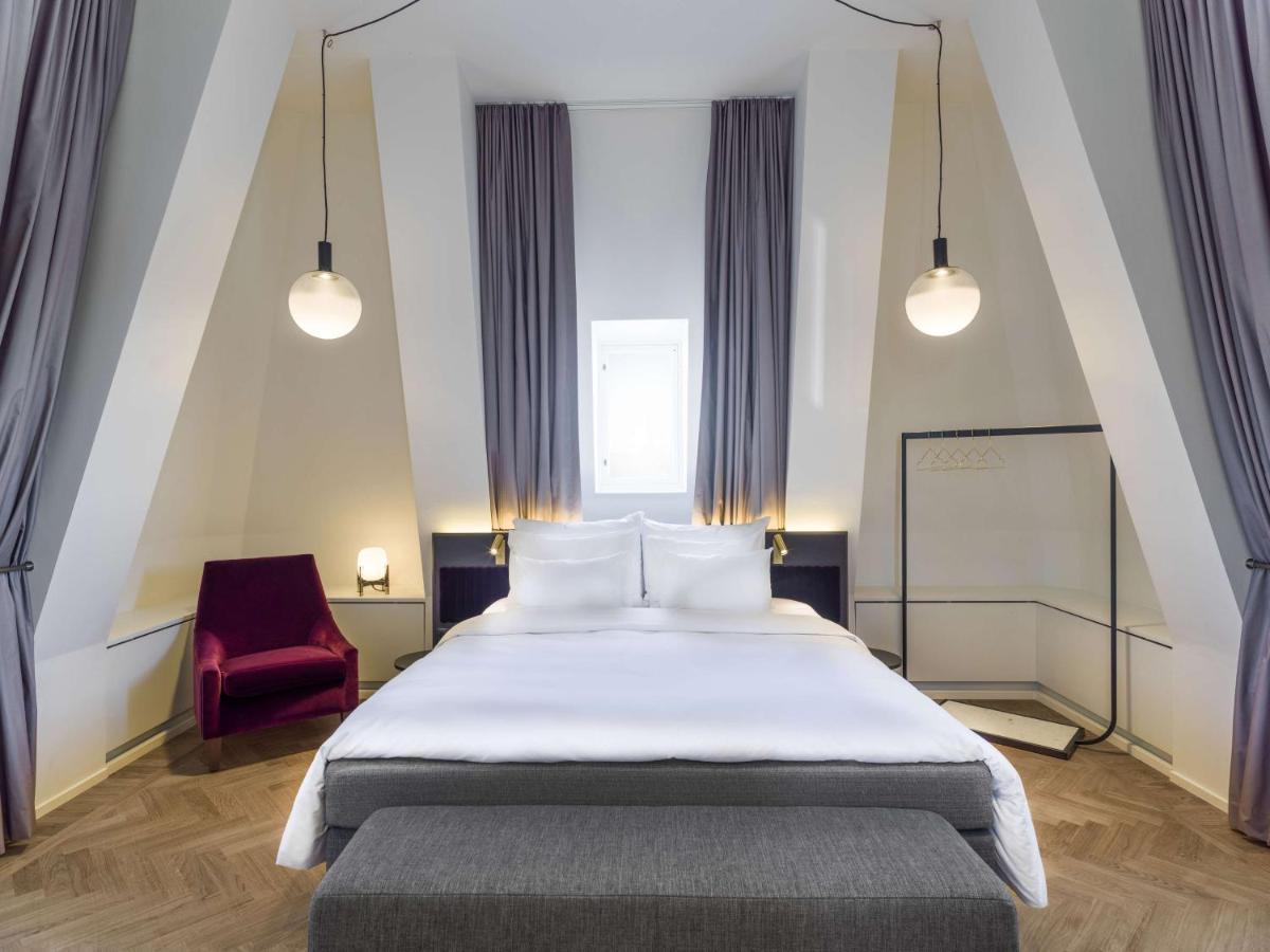 เรดิสัน คอลเลคชั่น สแตรนด์ โฮเต็ล สต็อกโฮล์ม Hotel ภายนอก รูปภาพ A bedroom at the Hotel