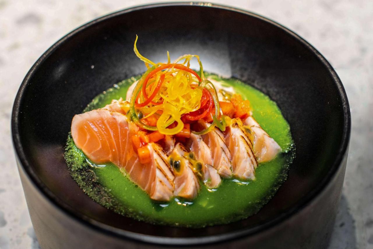 เรดิสัน คอลเลคชั่น สแตรนด์ โฮเต็ล สต็อกโฮล์ม Hotel ภายนอก รูปภาพ Salmon sashimi