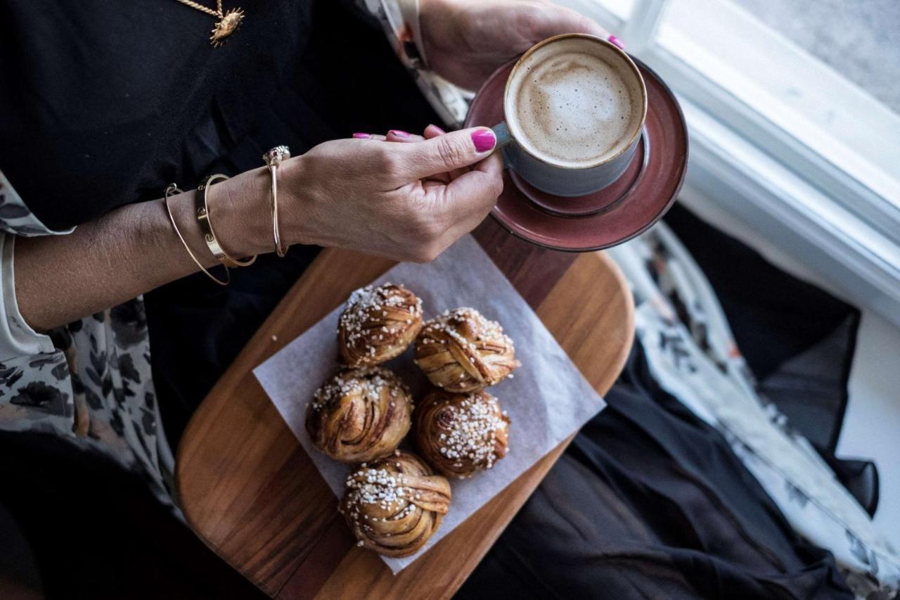เรดิสัน คอลเลคชั่น สแตรนด์ โฮเต็ล สต็อกโฮล์ม Hotel ภายนอก รูปภาพ Coffee and Swedish saffron buns