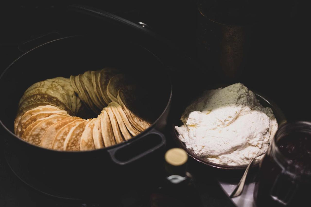 เรดิสัน คอลเลคชั่น สแตรนด์ โฮเต็ล สต็อกโฮล์ม Hotel ภายนอก รูปภาพ A food processor in action