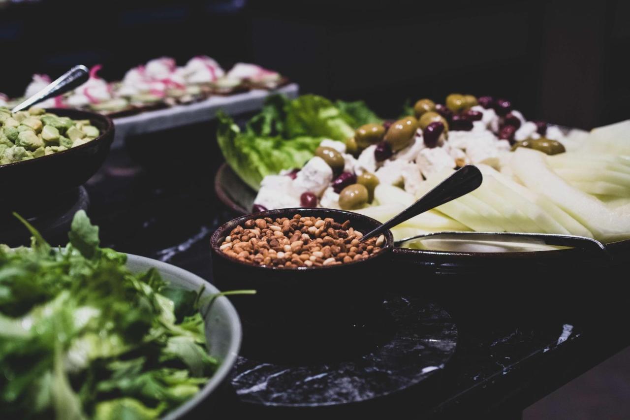 เรดิสัน คอลเลคชั่น สแตรนด์ โฮเต็ล สต็อกโฮล์ม Hotel ภายนอก รูปภาพ A salad bar