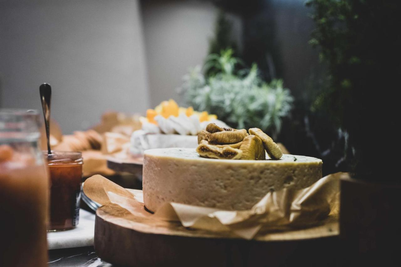 เรดิสัน คอลเลคชั่น สแตรนด์ โฮเต็ล สต็อกโฮล์ม Hotel ภายนอก รูปภาพ A cheese cake